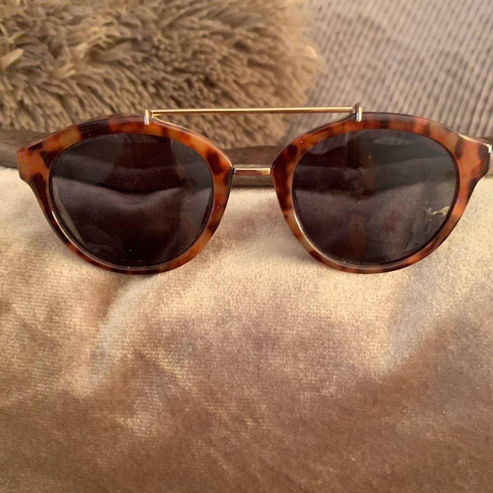 SUNGLASSES